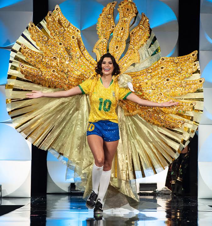 Fashion,Fashion model,Fashion show,Yellow,Dancer,Event,Public event,Fun