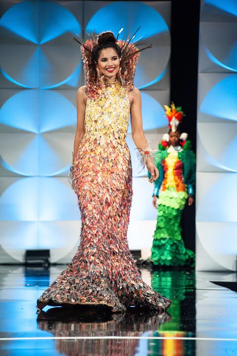 Fashion model,Fashion show,Fashion,Clothing,Dress,Haute couture,Gown,Beauty,Formal wear,Fashion design