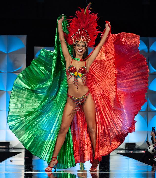 Dancer,Entertainment,Dance,Performing arts,Abdomen,Performance,Folk dance,Performance art,Event,Beauty