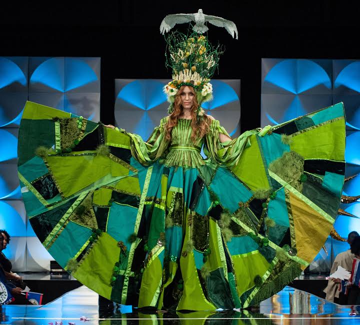 Performance,Performance art,Fashion,Dancer,Costume design,Stage,Event,Carnival