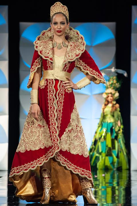 Fashion model,Fashion,Clothing,Fashion show,Fashion design,Dress,Formal wear,Haute couture,Performance