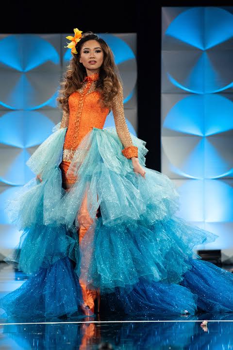Fashion show,Fashion model,Fashion,Clothing,Blue,Beauty,Haute couture,Fashion design,Dress,Lady