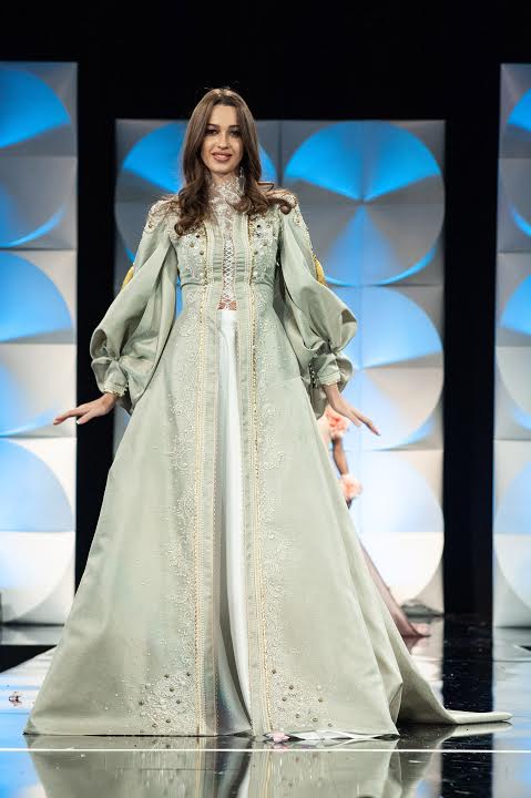 Fashion model,Fashion,Fashion show,Clothing,Haute couture,Dress,Runway,Gown,Formal wear,Event